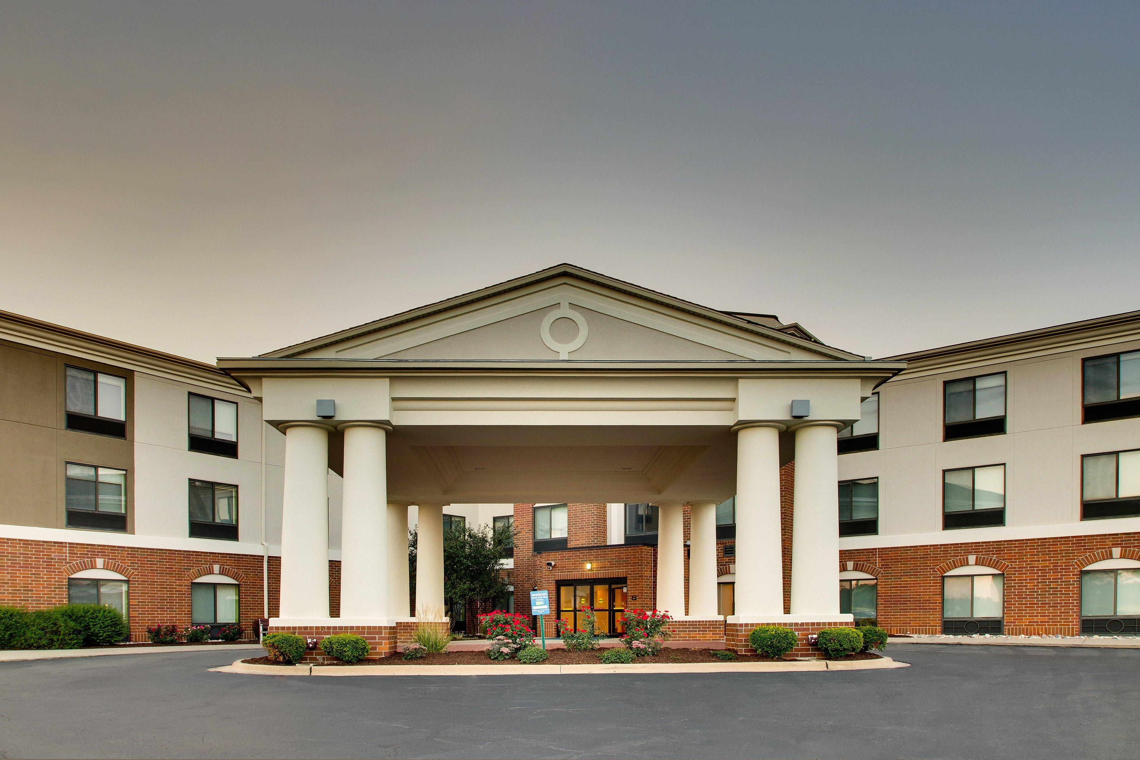 Holiday Inn Express Hotel & Suites Morris By Ihg Eksteriør billede