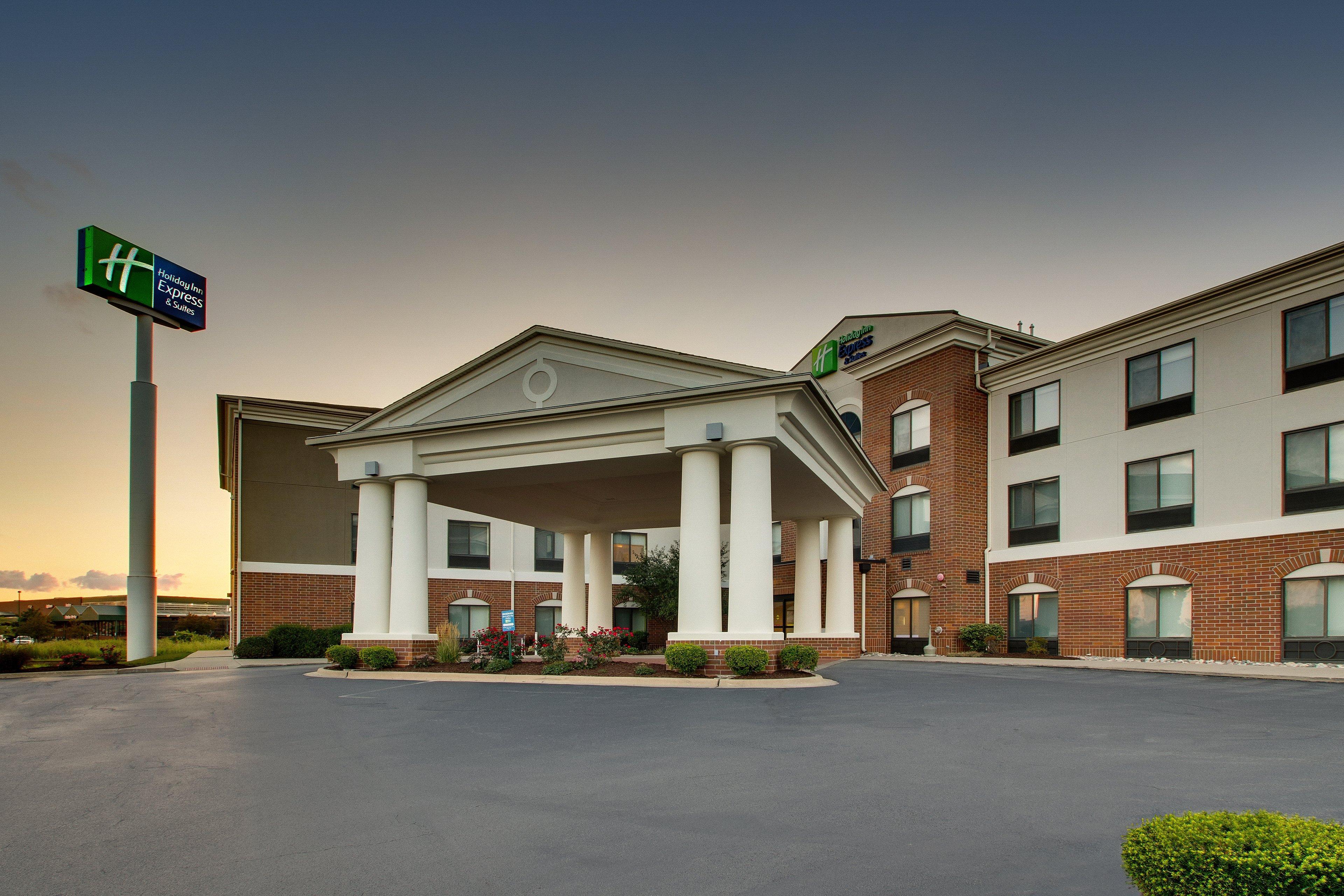 Holiday Inn Express Hotel & Suites Morris By Ihg Eksteriør billede