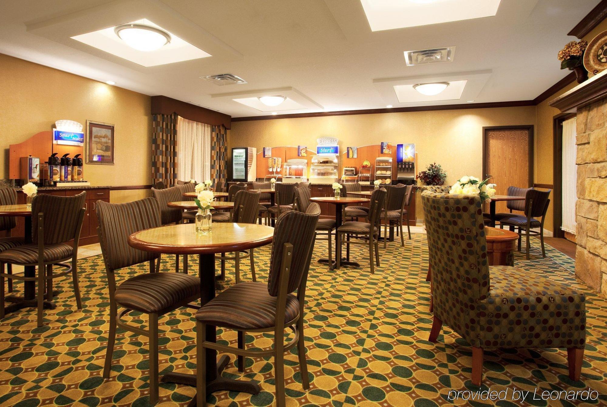 Holiday Inn Express Hotel & Suites Morris By Ihg Eksteriør billede
